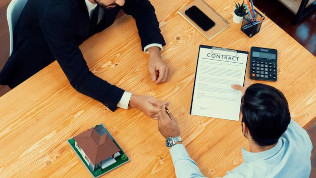 Moving Forward with Confidence with the Support of a Mediator Hyde