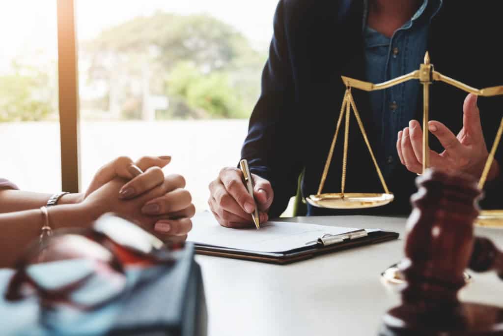 Court Applications vs. Mediation: A Less Stressful Path with EH Mediation Hyde